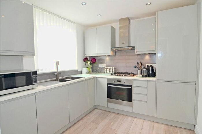 1 Bedroom Flat To Rent In Braemar House, Teddington, TW11