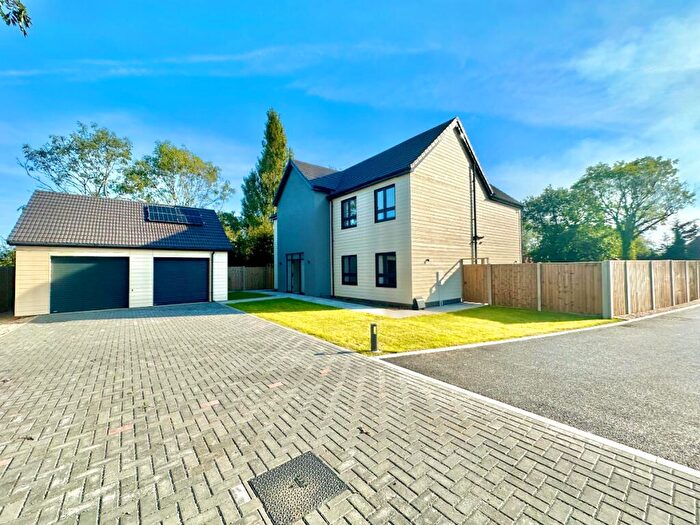 5 Bedroom Detached House To Rent In Barn Farm, Wickford, SS12