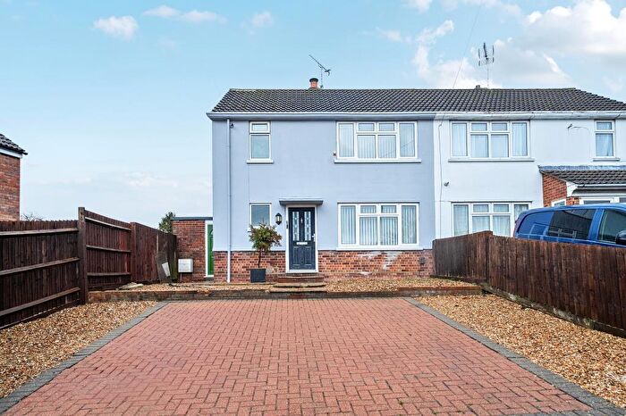 2 Bedroom Semi Detached House To Rent In Palmer Avenue, Aylesbury, HP19