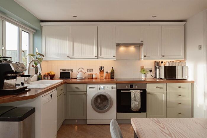 2 Bedroom Terraced House For Sale In New North Road, Reigate, RH2