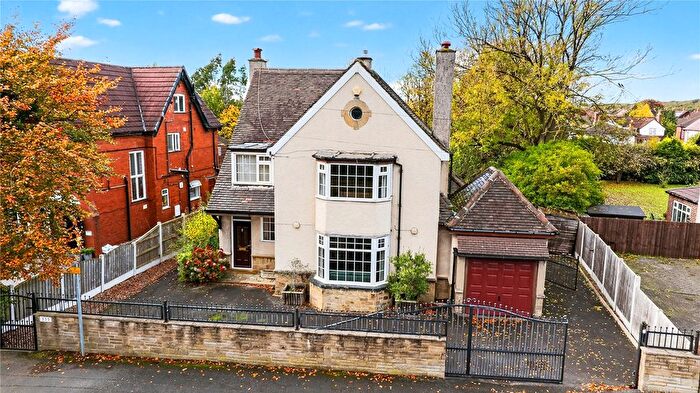 4 Bedroom Detached House For Sale In Spen Lane, Leeds, West Yorkshire, LS16