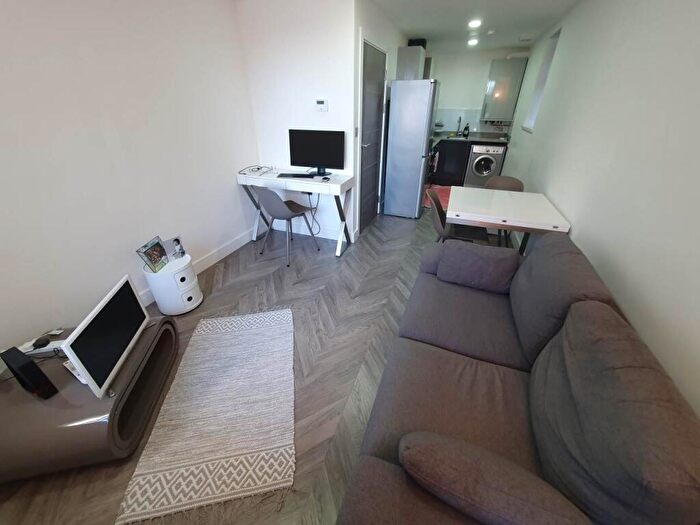 1 Bedroom Flat To Rent In Maindy Road, Cathays, CF24