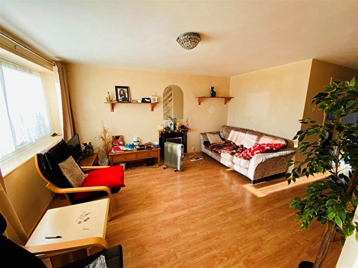 3 Bedroom Terraced House For Sale In Sark Close, Heston, Hounslow, TW5