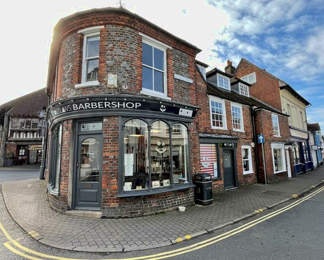 2 Bedroom Flat To Rent In High Street, Bishops Waltham, Southampton, SO32