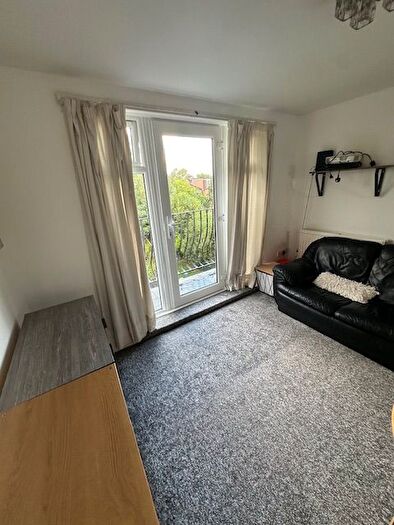 2 Bedroom Flat To Rent In Sunny Gardens Road, London, NW4