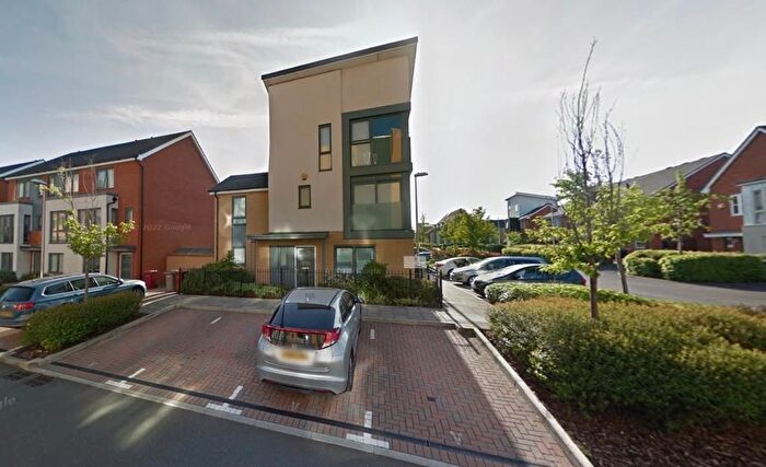 4 Bedroom Semi-Detached House To Rent In Drake Way, Reading, RG2