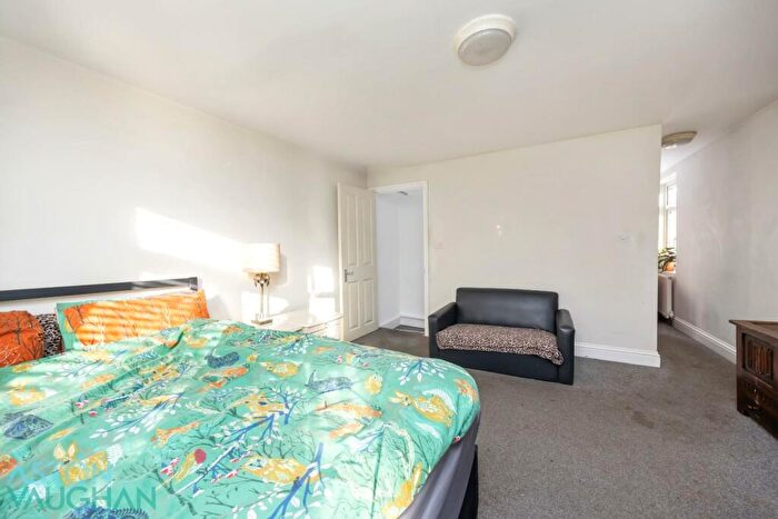 3 Bedroom End Of Terrace House For Sale In Kingsbury Road, Brighton, BN1