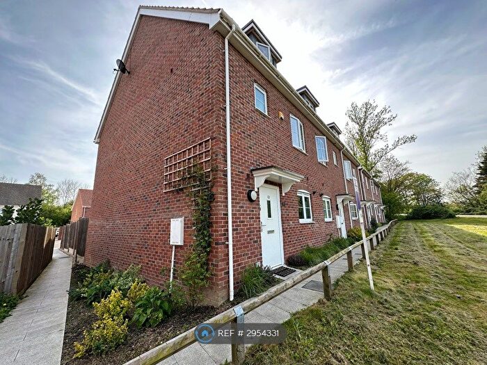 4 Bedroom End Terrace House To Rent In Elm Gardens, Brentwood, CM15