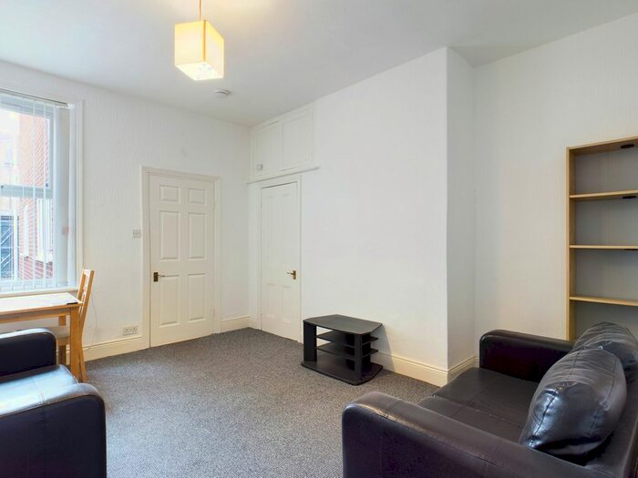 2 Bedroom Flat To Rent In Simonside Terrace, Heaton, Newcastle Upon Tyne, NE6