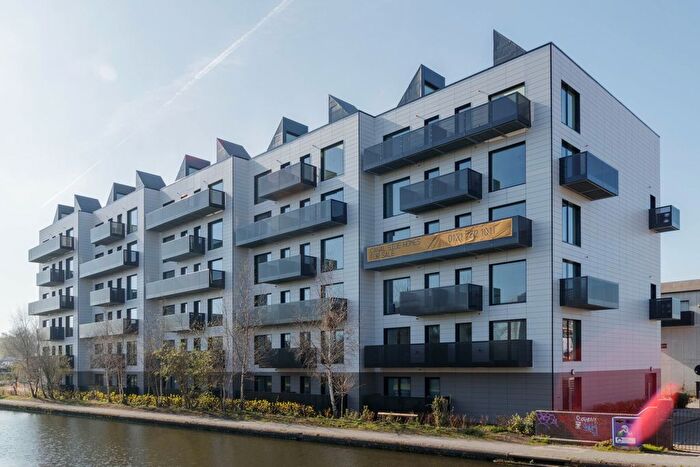 2 Bedroom Flat To Rent In Mansion House, South Loop Green, B16