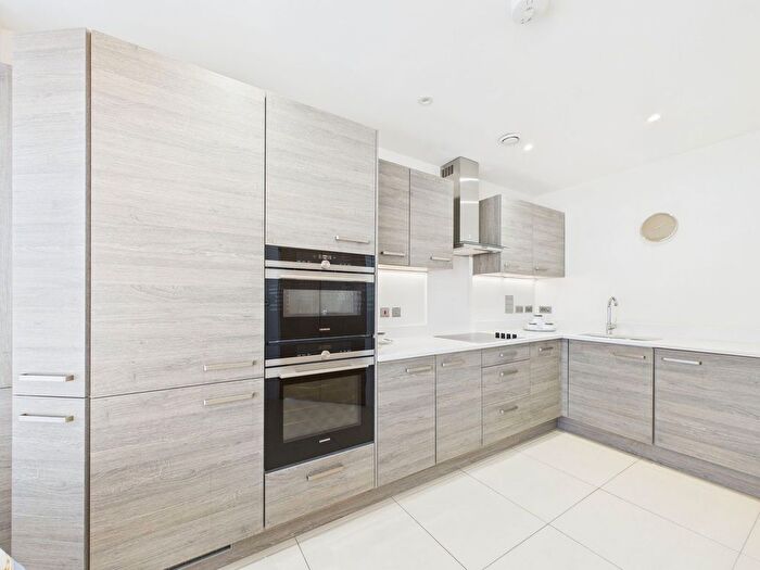 2 Bedroom Flat For Sale In Durrants Village, Faygate, RH12