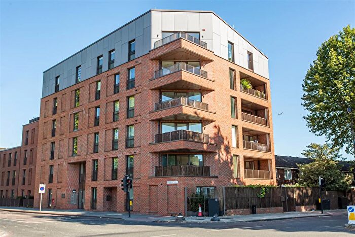2 Bedroom Flat For Sale In Furlong Court, Mile End, E3