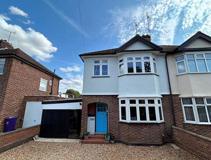 4 Bedroom Semi Detached House For Sale In Cambridge Road, Hitchin, SG4