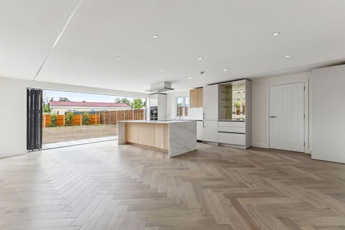 5 Bedroom Detached House To Rent In North Street, Winkfield, SL4