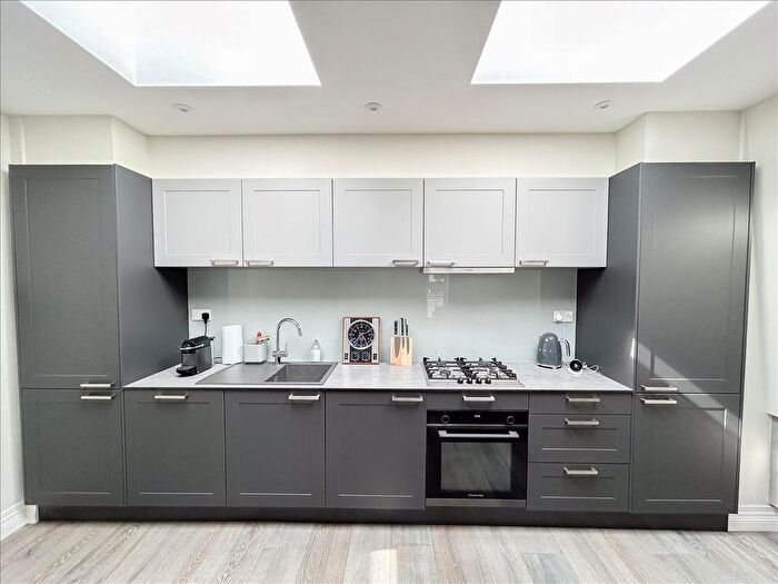 2 Bedroom Flat To Rent In Hesketh Place, London, W11