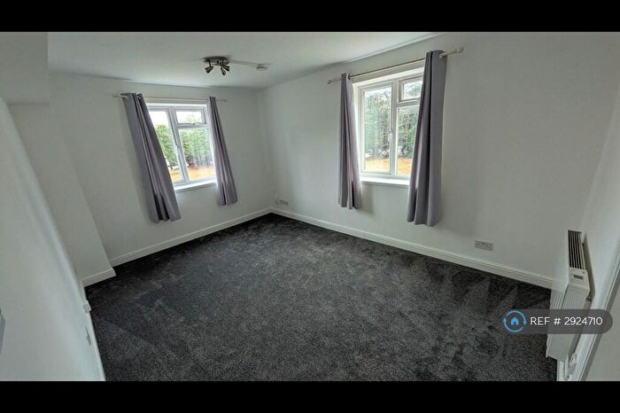 2 Bedroom Flat To Rent In Woodfield Court, Sutton, SM1