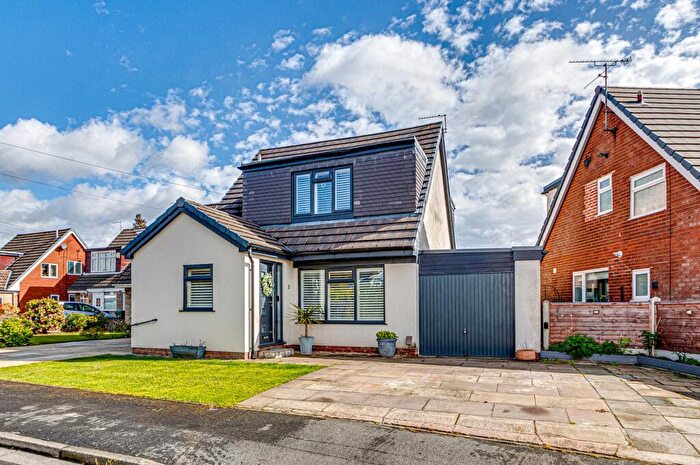 3 Bedroom Detached House For Sale In Moss Croft Close, Flixton, Manchester, M41