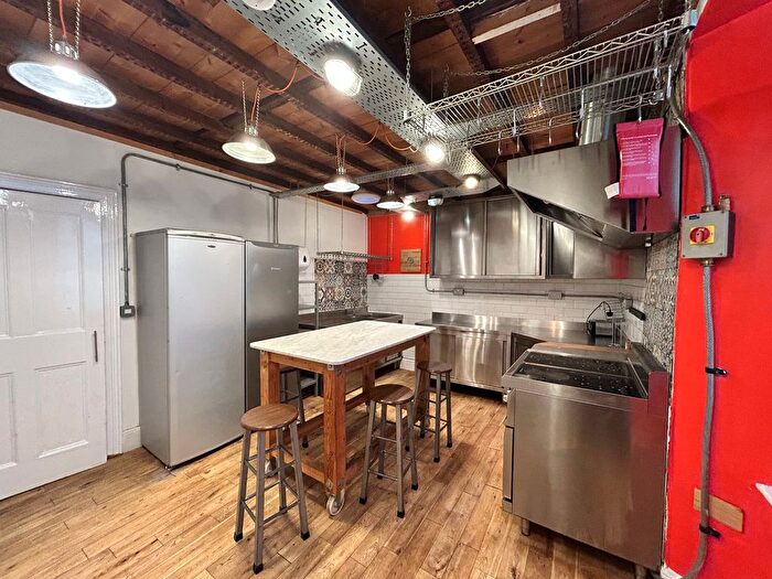 3 Bedroom Flat To Rent In Northumberland Place, Teignmouth, TQ14