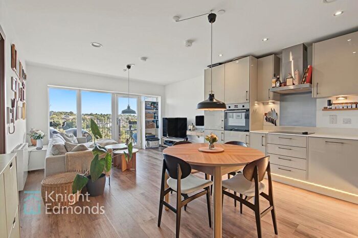 1 Bedroom Flat For Sale In Mill Wood, Leander Heights Mill Wood, ME14