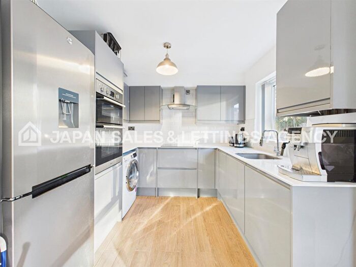 2 Bedroom Flat To Rent In Ravensmede Way, Chiswick, W4