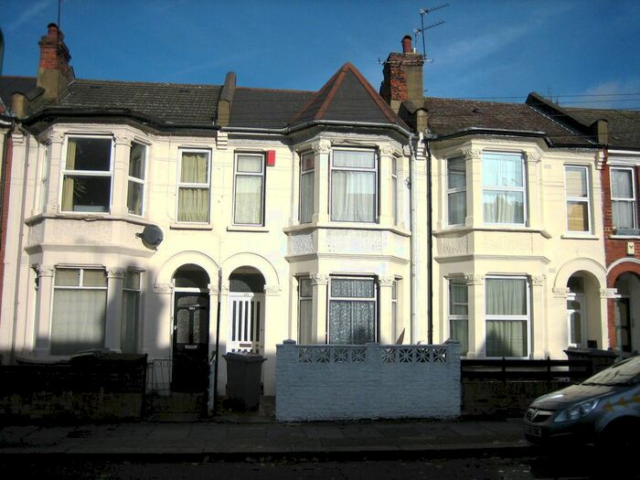 4 Bedroom Terraced House To Rent In Willesden Green, London, NW2
