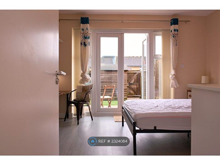 Studio To Rent In Kennet Island, Reading, RG2