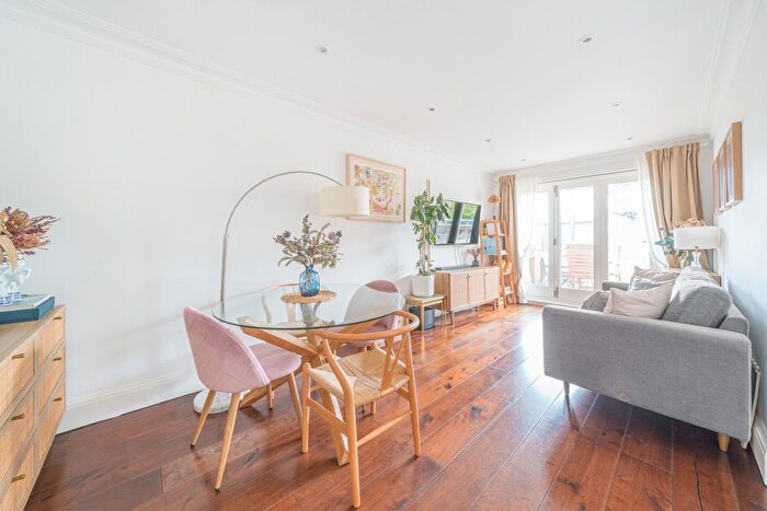 2 Bedroom Flat For Sale In The Grove, London, W5