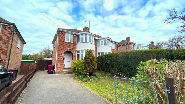 3 Bedroom Semi-Detached House To Rent In Windermere Road, Reading, Berkshire, RG2