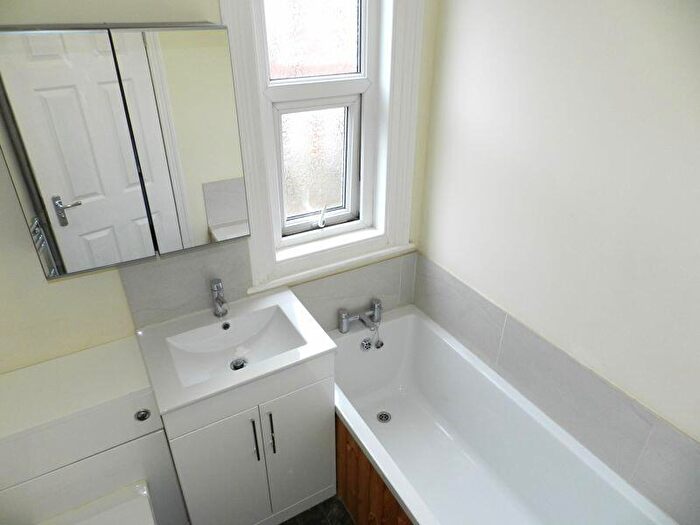 5 Bedroom Terraced House For Sale In Headingley Avenue, Leeds, LS6