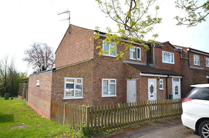 4 Bedroom End Terrace House For Sale In Laurel Park, Harrow Weald, HA3