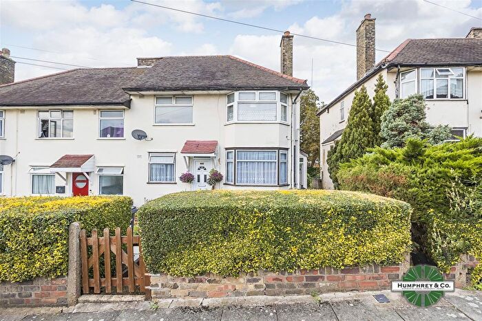 3 Bedroom Flat To Rent In Claybury Road, Woodford Green, IG8