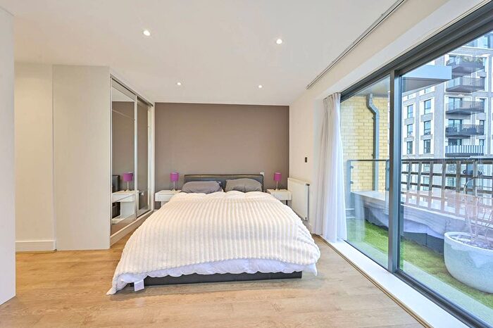 2 Bedroom Flat To Rent In Osiers Road, Wandsworth Town, London, SW18