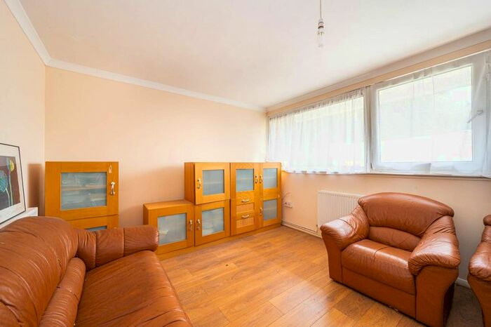 3 Bedroom Flat To Rent In Chisley Road, Tottenham, London, N15