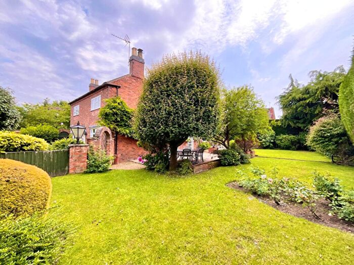 5 Bedroom Detached House For Sale In Huntersfield, Shavington, CW2