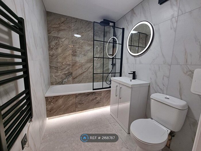 2 Bedroom Flat To Rent In Allied Court, London, N1