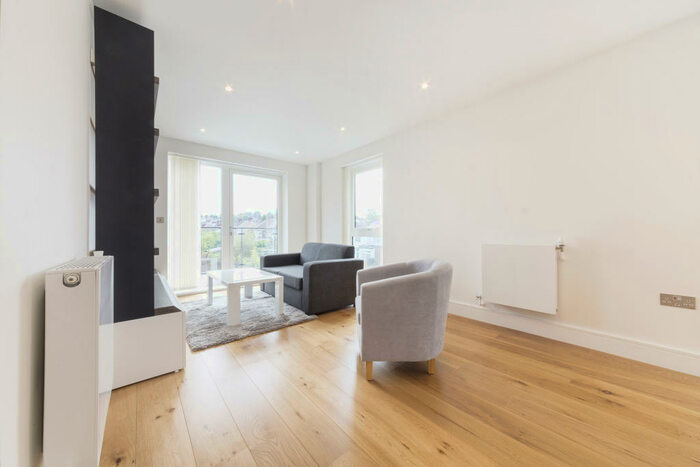 2 Bedroom Apartment To Rent In Grove Park, London, NW9