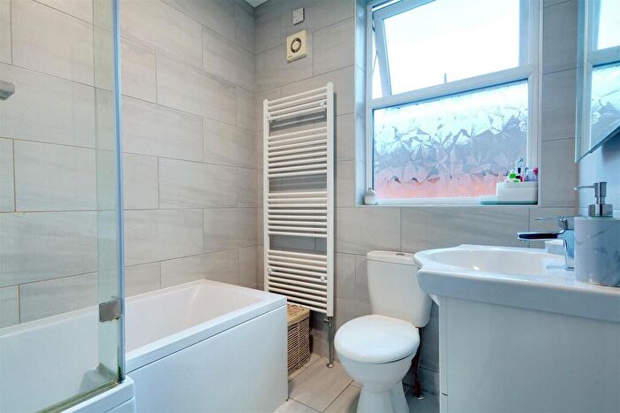 5 Bedroom Semi-Detached House For Sale In Premier Road, Nottingham, NG7