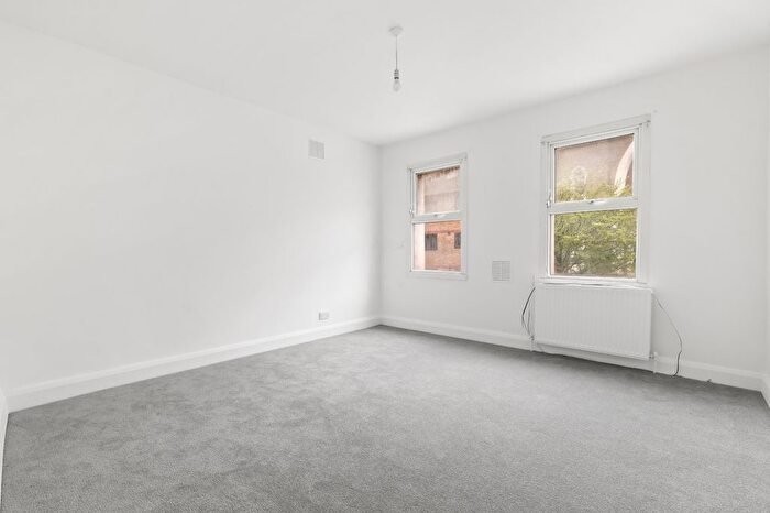 1 Bedroom Flat To Rent In Hackney Road, St Leonard Shoreditch, E2