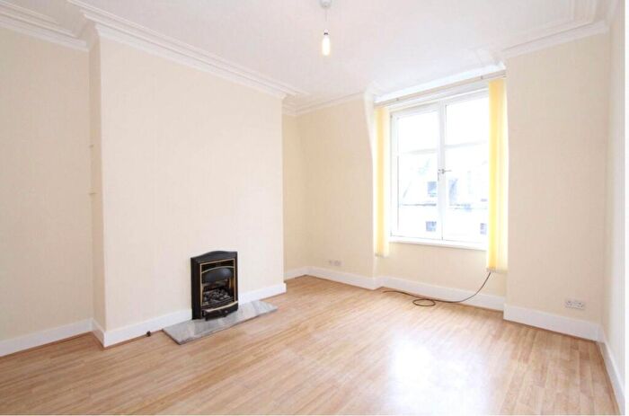 2 Bedroom Flat To Rent In Richmond Terrace, Rosemount, Aberdeen, AB25