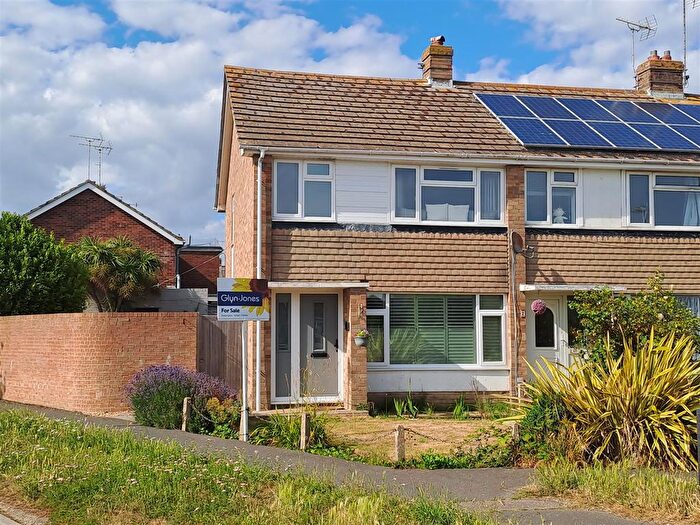 3 Bedroom End Terrace House For Sale In Homefield Close, Rustington, BN16
