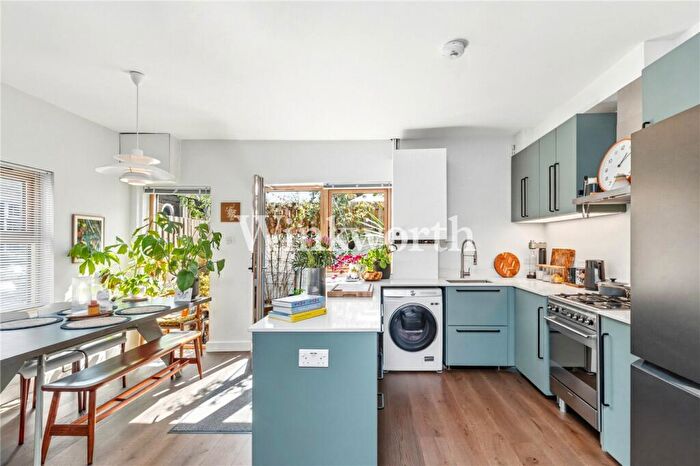 2 Bedroom House For Sale In Dorset Road, London, N15