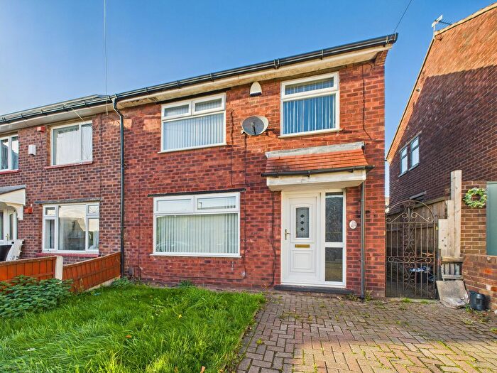 3 Bedroom Semi Detached House For Sale In Silverdale Avenue, Wigan, WN2