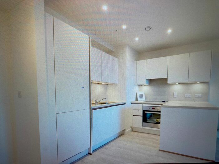 2 Bedroom Flat To Rent In Very Near Western Avenue Area, East Acton, W3