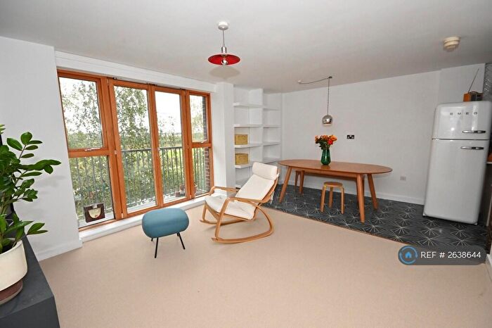 2 Bedroom Flat To Rent In Big Hill, London, E5