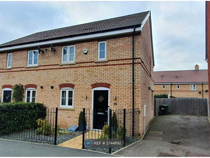 3 Bedroom Semi Detached House To Rent In Grange Drive, Stotfold, Hitchin, SG5