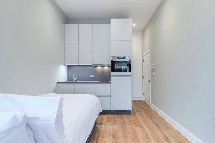 Studio To Rent In Warwick Road, London, SW5