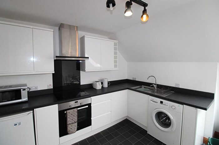 2 Bedroom Flat To Rent In Upperkirkgate, Top Floor, AB10