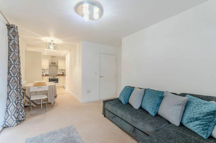 1 Bedroom Flat To Rent In Twill Way, Hackbridge, Wallington, SM6