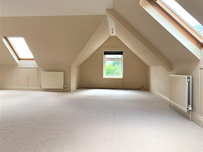 Studio To Rent In High Street, Shepperton, TW17