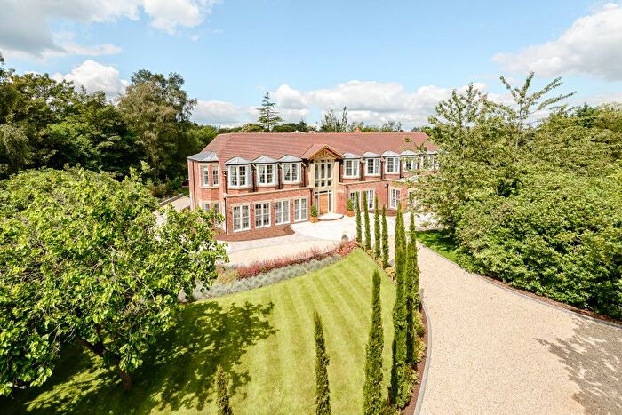 6 Bedroom Detached House For Sale In Fulmer Common Road, Iver, SL0